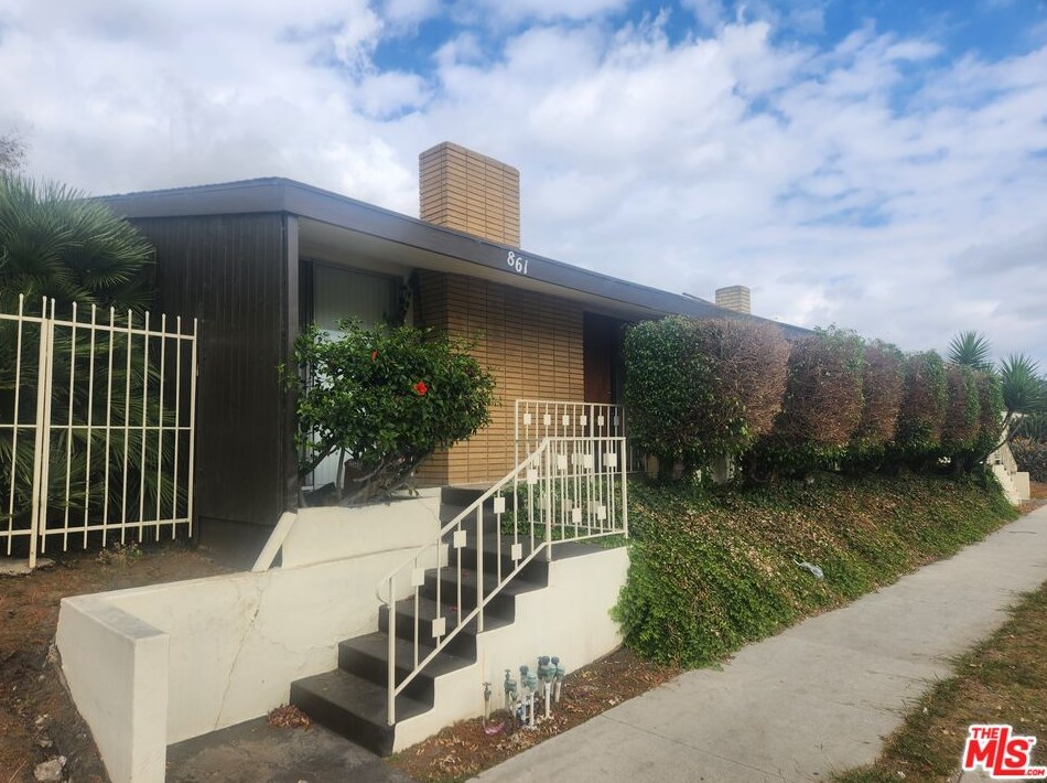 861 123rd St, Los Angeles, CA 90044-3959