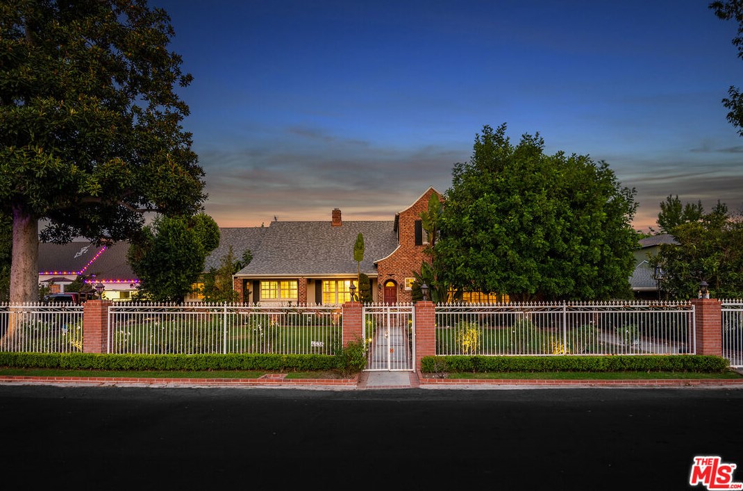 4638 Arcola Ave, North Hollywood, CA 91602-1520