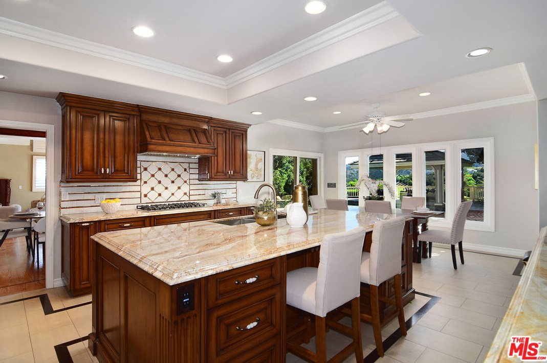 4112 Nogales Dr, Los Angeles CA  91356-5114 exterior