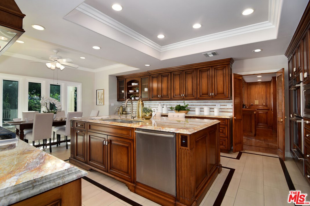 4112 Nogales Dr, Los Angeles CA  91356-5114 exterior