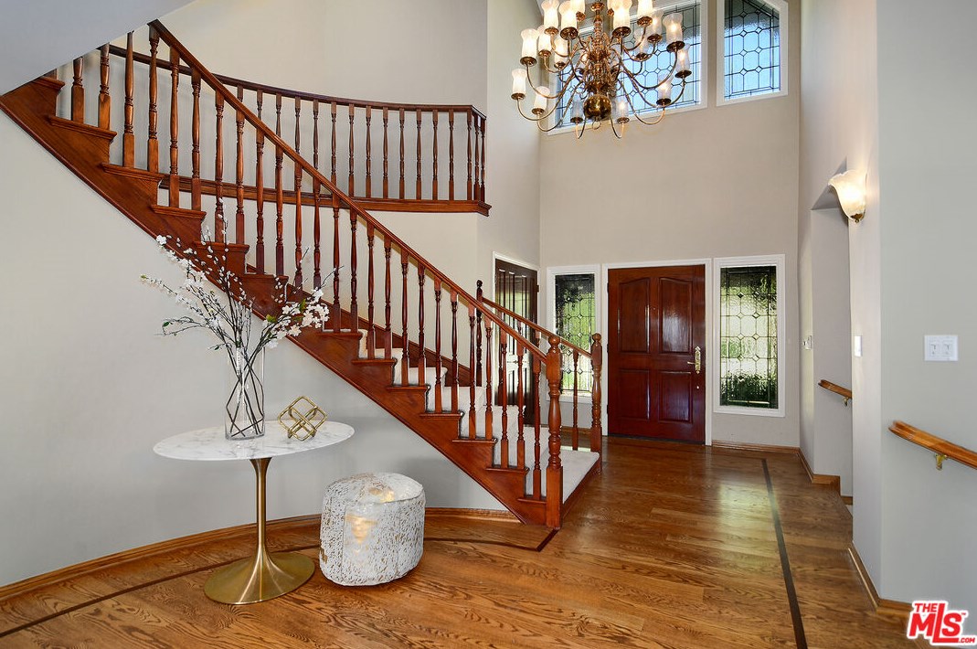 4112 Nogales Dr, Los Angeles CA  91356-5114 exterior