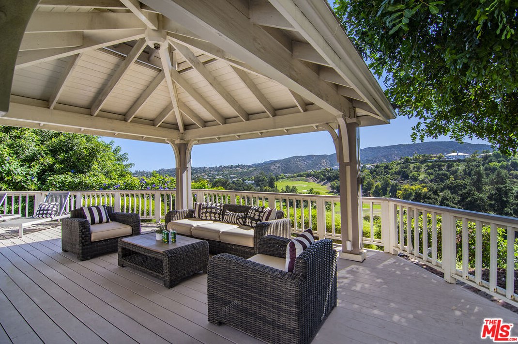 4112 Nogales Dr, Los Angeles CA  91356-5114 exterior