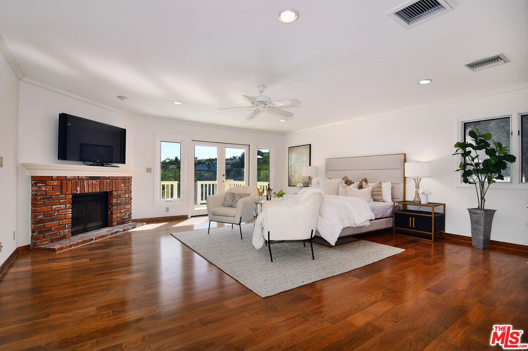 4112 Nogales Dr, Los Angeles CA  91356-5114 exterior