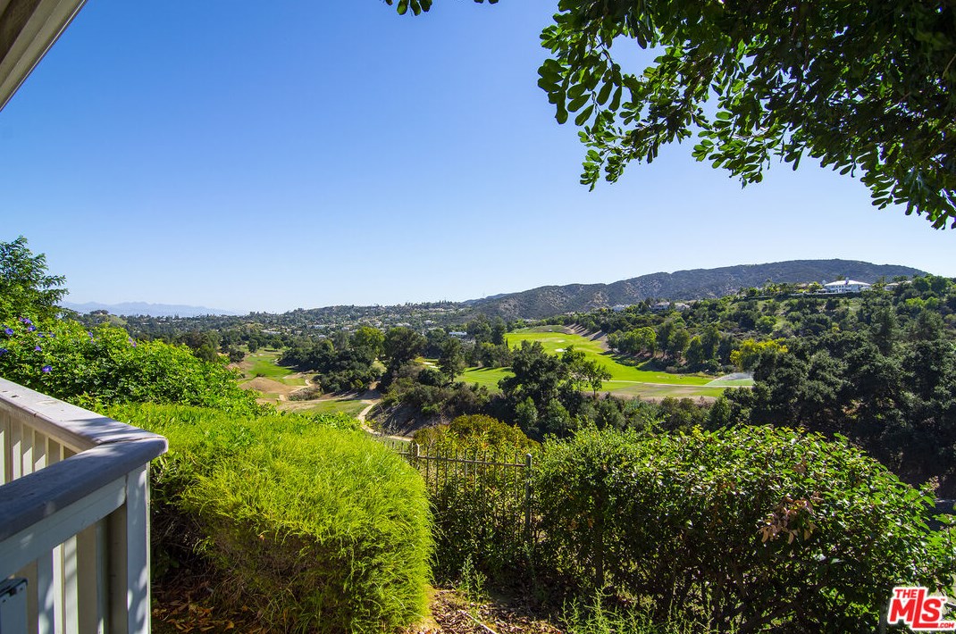 4112 Nogales Dr, Los Angeles CA  91356-5114 exterior