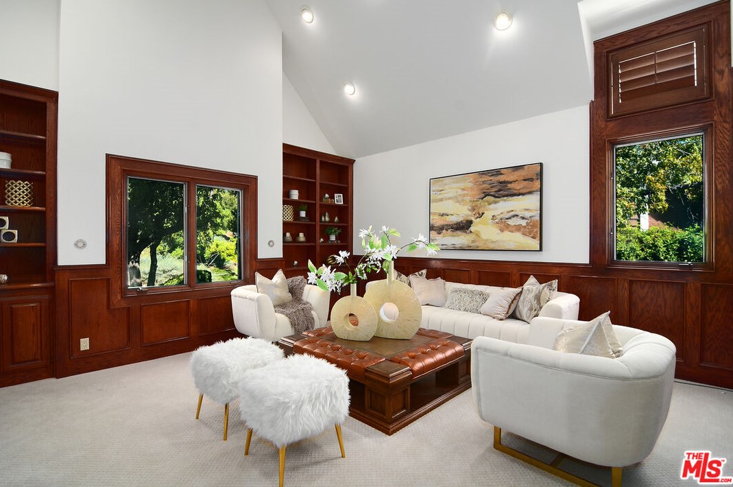 4112 Nogales Dr, Los Angeles CA  91356-5114 exterior
