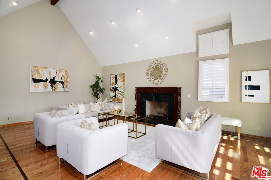 4112 Nogales Dr, Los Angeles CA  91356-5114 exterior