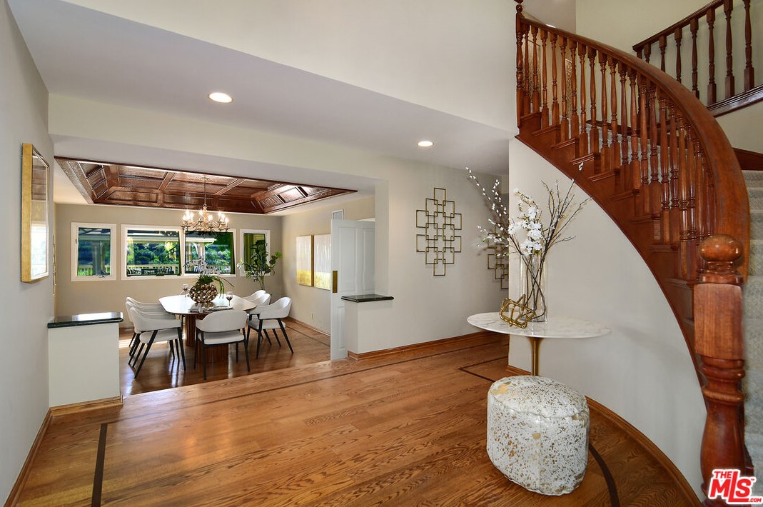 4112 Nogales Dr, Los Angeles CA  91356-5114 exterior