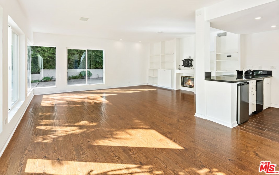 10381 Strathmore Dr, Los Angeles CA  90024-2538 exterior