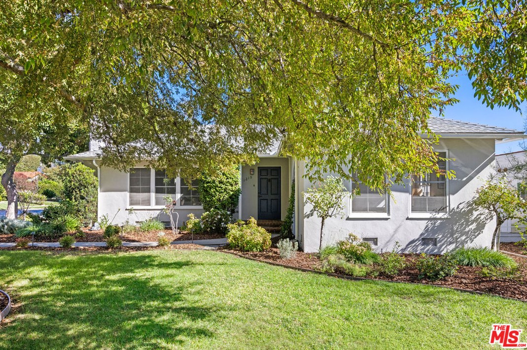 1210 N Allen Ave, Pasadena, CA 91104