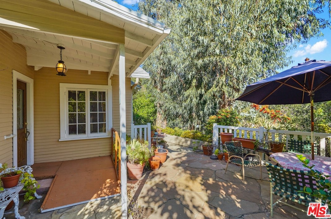 10443 Oletha Ln, Los Angeles, CA 90077-2419