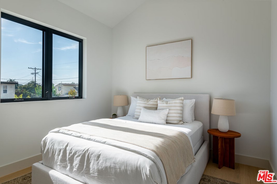 12527 Gilmore Ave, Los Angeles CA  90066-6426 exterior