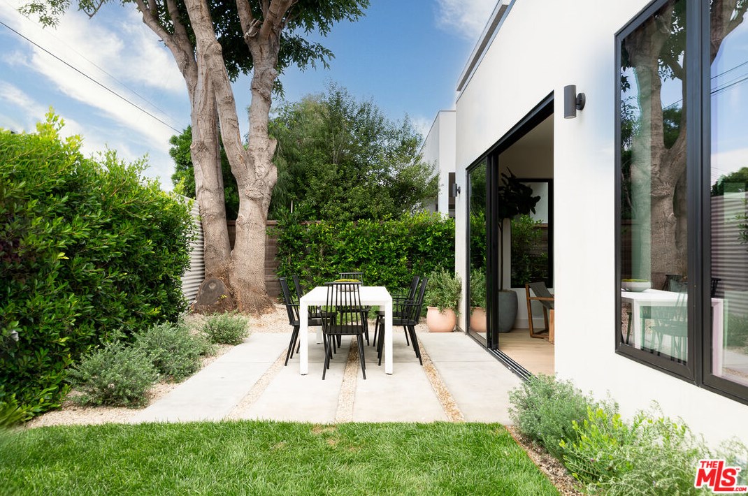 12527 Gilmore Ave, Los Angeles CA  90066-6426 exterior