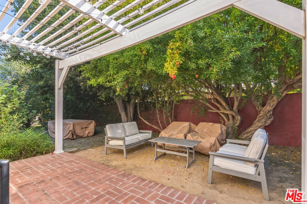 11906 Weir St, Los Angeles CA  90230-6066 exterior