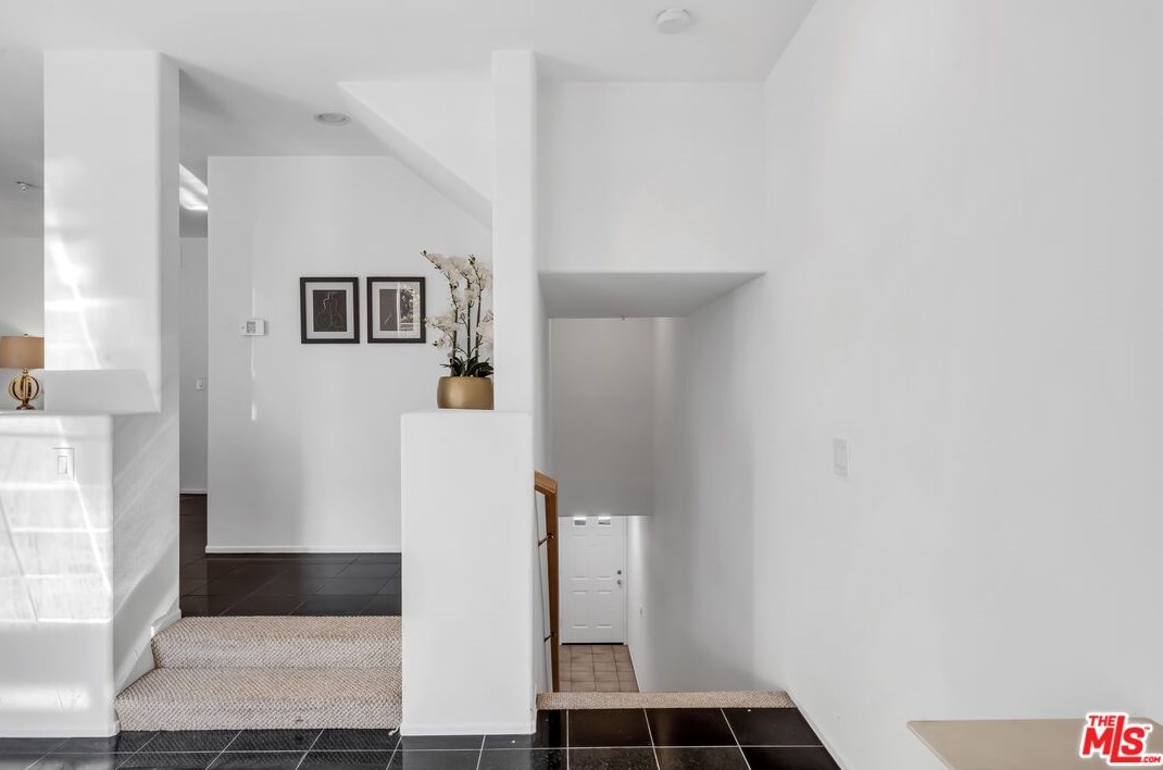 7713 Hannum Ave, Los Angeles CA  90230-6164 exterior