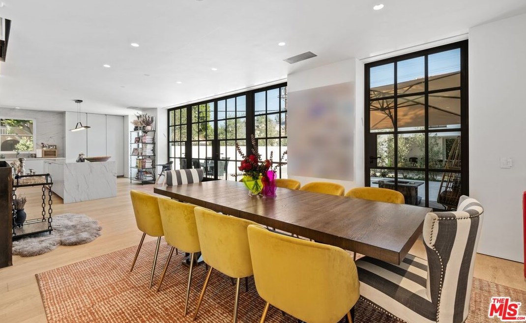 546 Mccadden Pl, Los Angeles CA  90004-1028 exterior