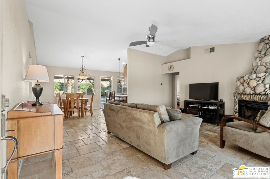 69858 Brookview Way, Cathedral City CA  92234-2505 exterior