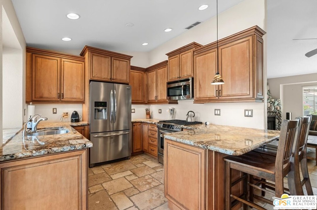 69858 Brookview Way, Cathedral City CA  92234-2505 exterior