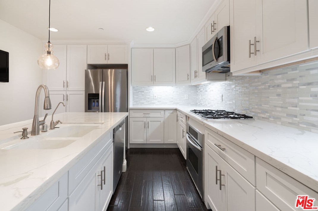12975 Agustin Pl, Los Angeles, CA 90094-2307