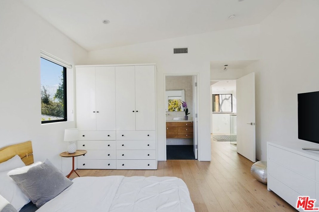 3435 Military Ave, Los Angeles CA  90034-6001 exterior