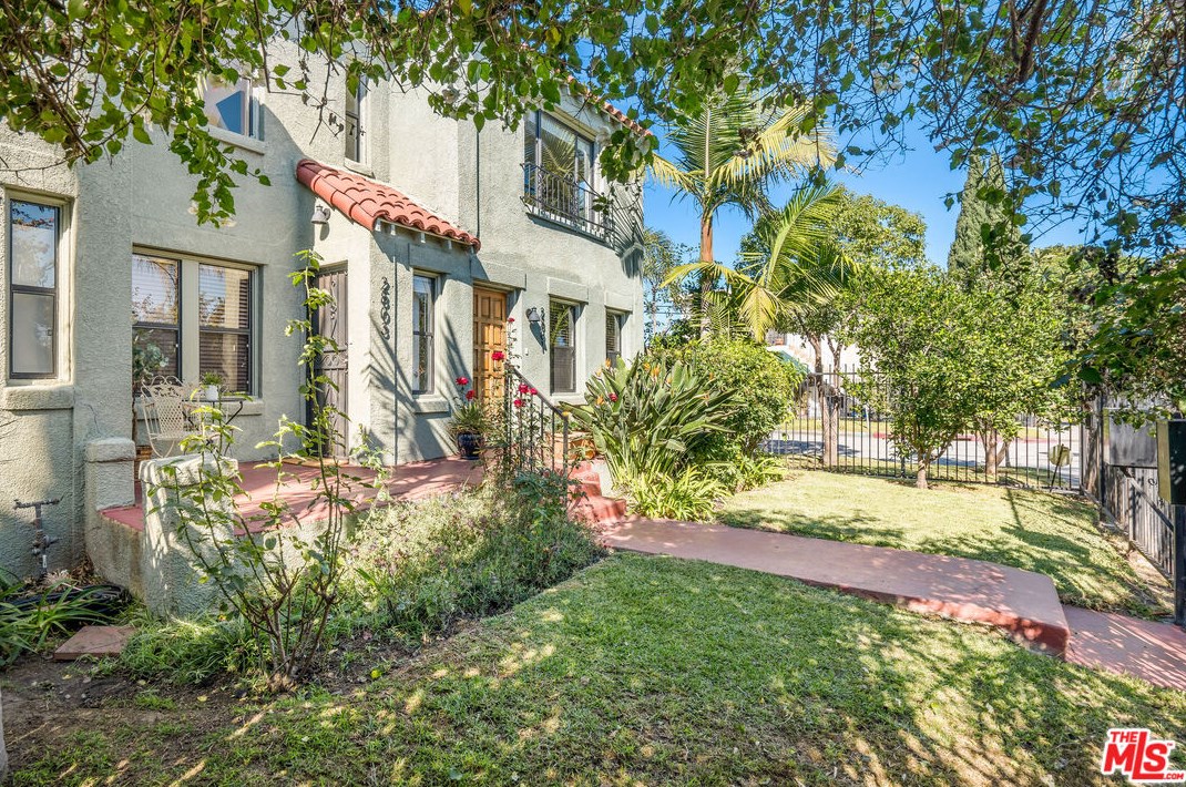2801 Cochran Ave, Los Angeles, CA 90016-3301