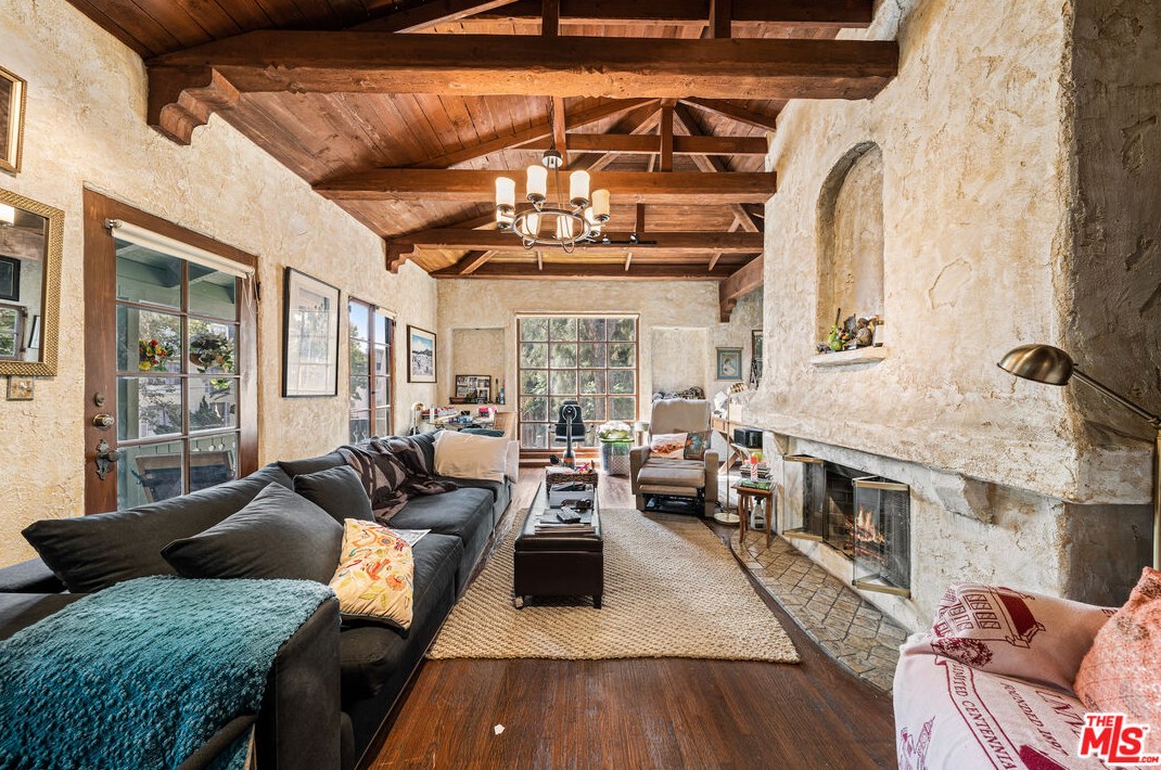 9027 Alden Dr, Los Angeles CA  exterior
