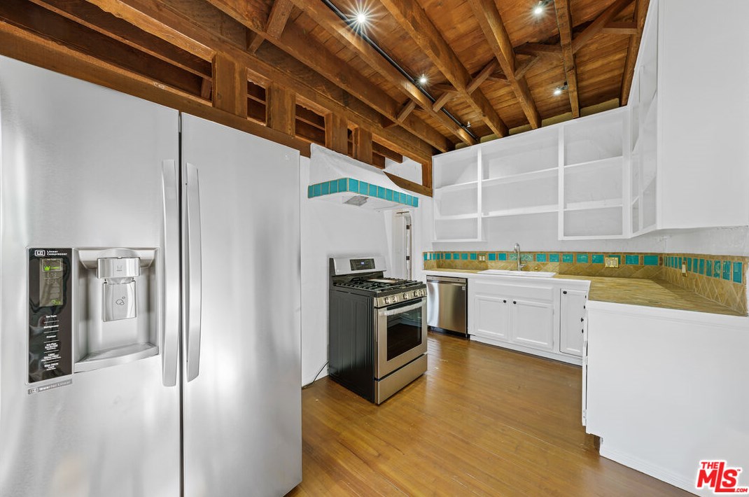 9027 Alden Dr, Los Angeles CA  exterior