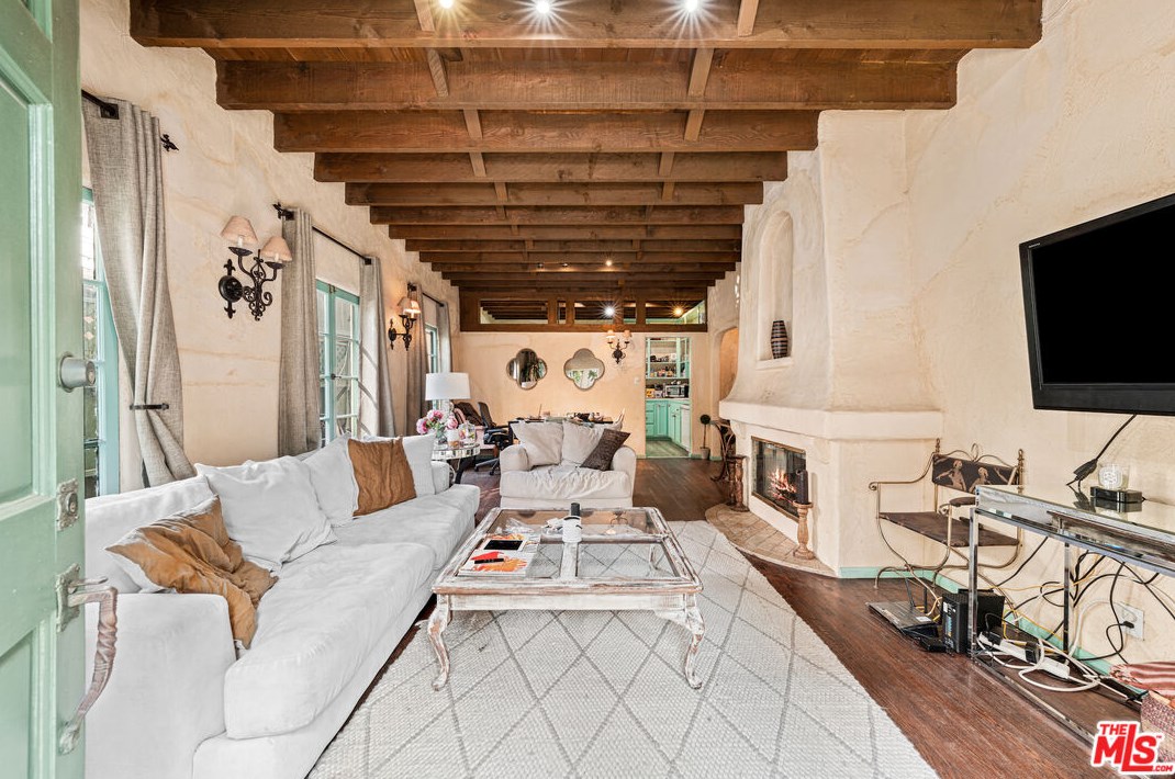 9027 Alden Dr, Los Angeles CA  exterior