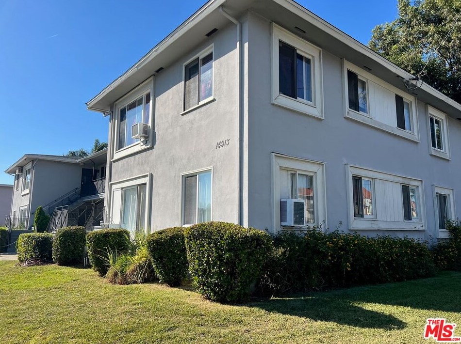 14913 Hartland St, Van Nuys, CA 91405
