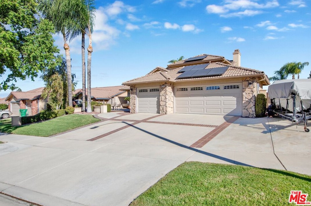 737 Cherry St, Corona, CA 92881-3950