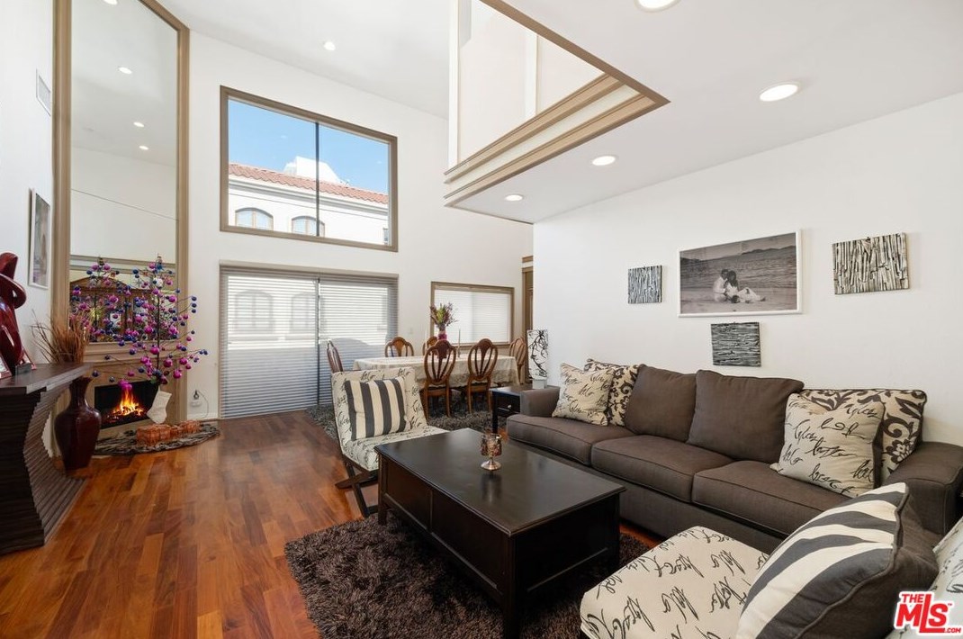 8909 Burton Way, Los Angeles CA  90048-3760 exterior