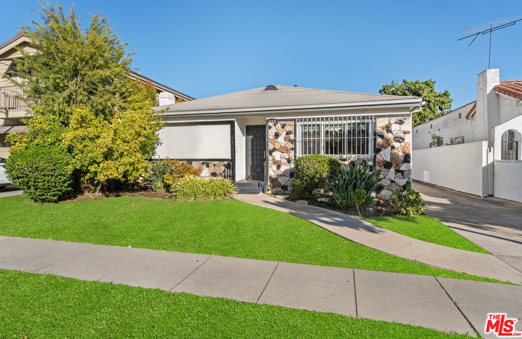 1436 Crest Dr, Los Angeles, CA 90035-3312