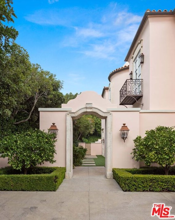 10651 Chalon Rd, Los Angeles CA  90077-3312 exterior