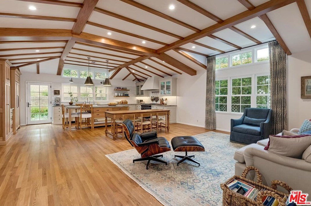 2207 Hillsboro Ave, Los Angeles CA  90034-1122 exterior