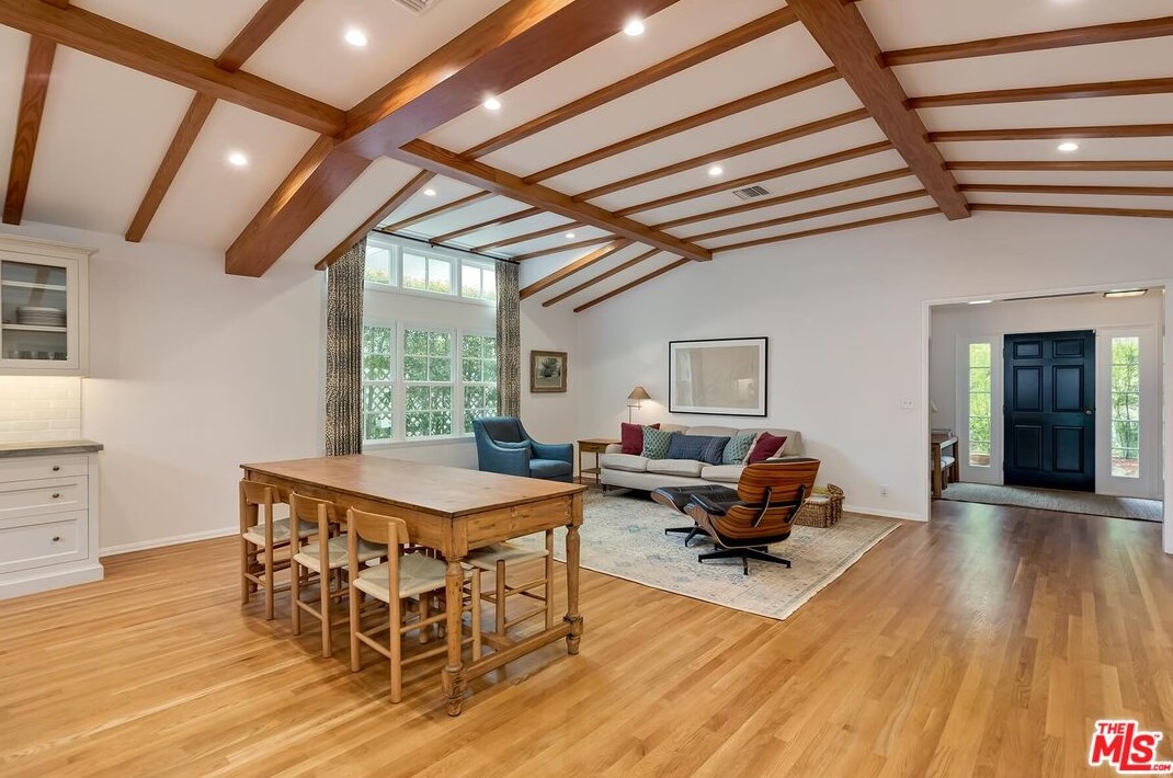 2207 Hillsboro Ave, Los Angeles CA  90034-1122 exterior