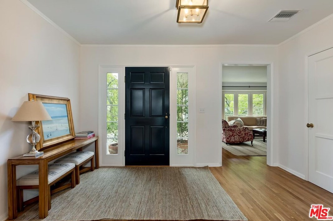 2207 Hillsboro Ave, Los Angeles CA  90034-1122 exterior