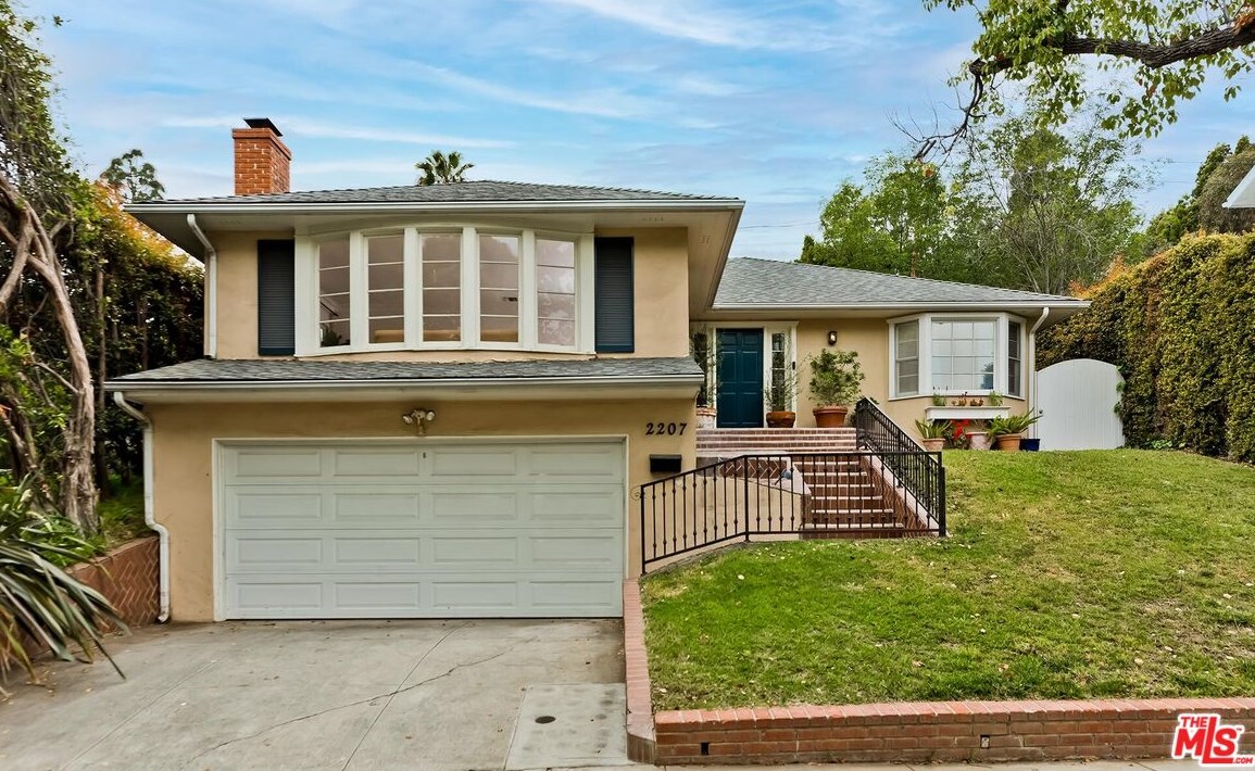 2207 Hillsboro Ave, Los Angeles CA  90034-1122 exterior