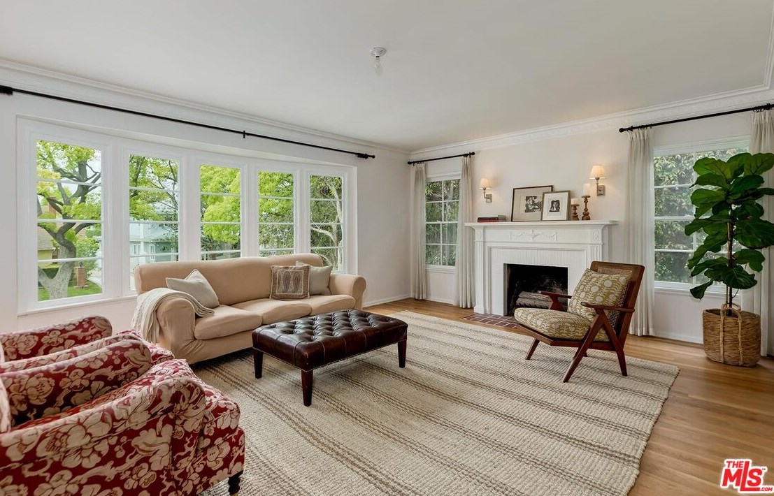 2207 Hillsboro Ave, Los Angeles CA  90034-1122 exterior