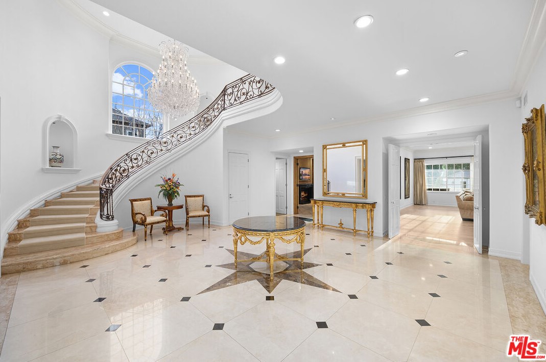 709 N Maple Dr, Beverly Hills, CA 90210