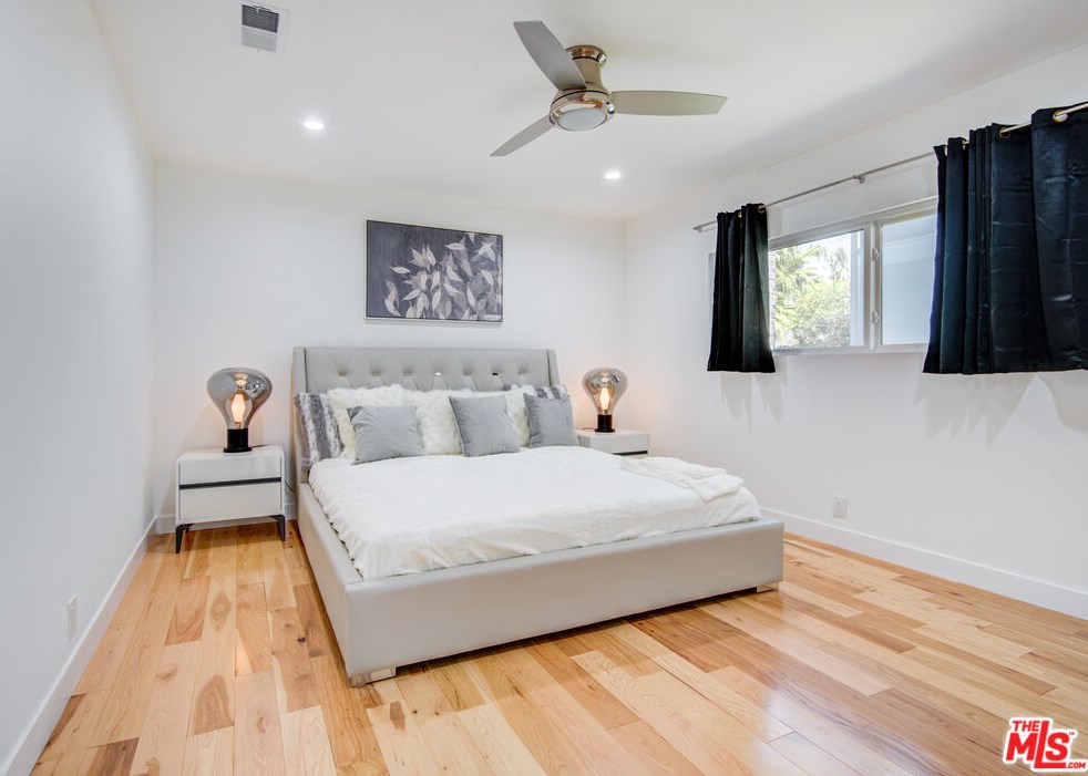 6120 Bedford Ave, Los Angeles CA  90056-2015 exterior