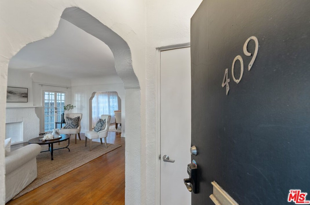 409 Norton Ave, Los Angeles, CA 90004-1519