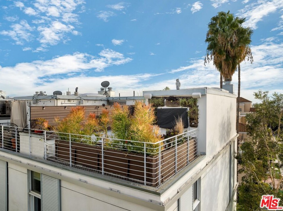 1436 Detroit St, Los Angeles CA  90046-4429 exterior