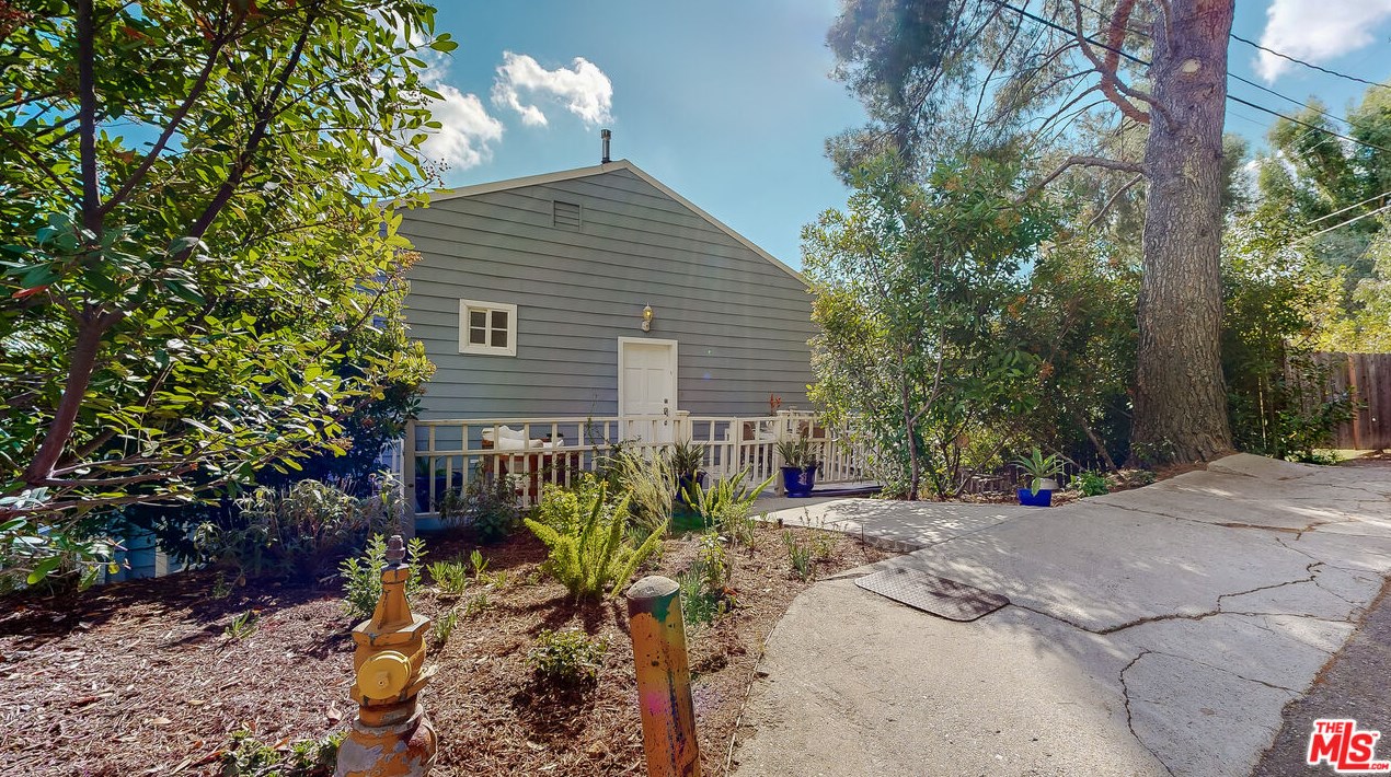 22830 Portage Cir Dr, Topanga, CA 90290