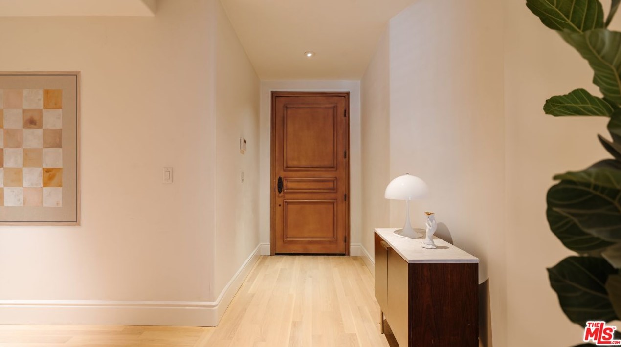 137 S Spalding Dr #106, Beverly Hills, CA 90212