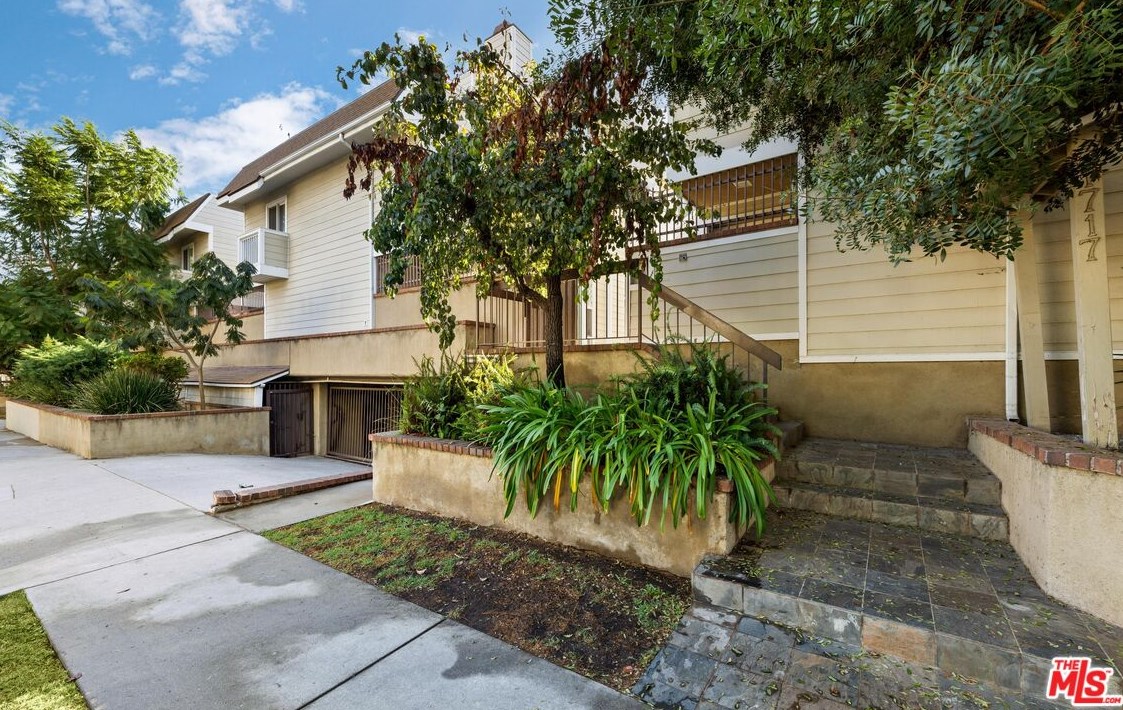 1717 Stoner Ave, Los Angeles CA  90025-1864 exterior