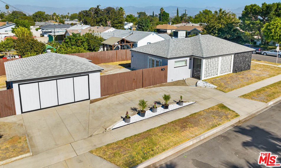 12001 Cantara St, North Hollywood, CA 91605-1527