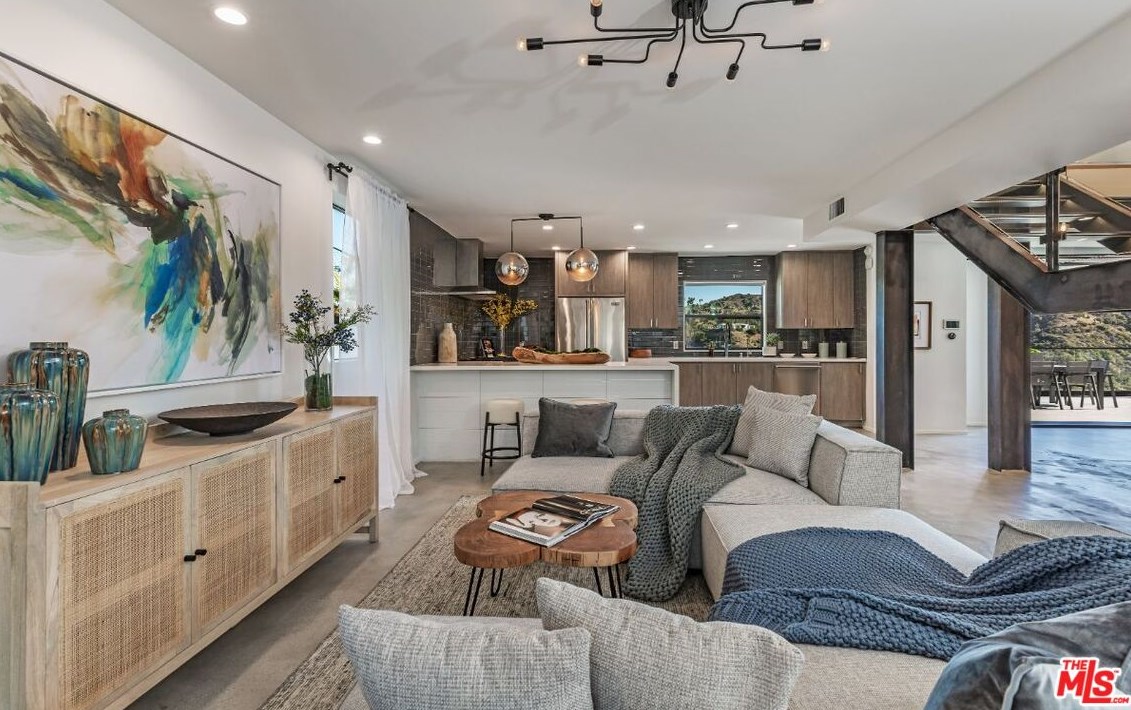 7541 Hermes Dr, Los Angeles CA  90046-1713 exterior