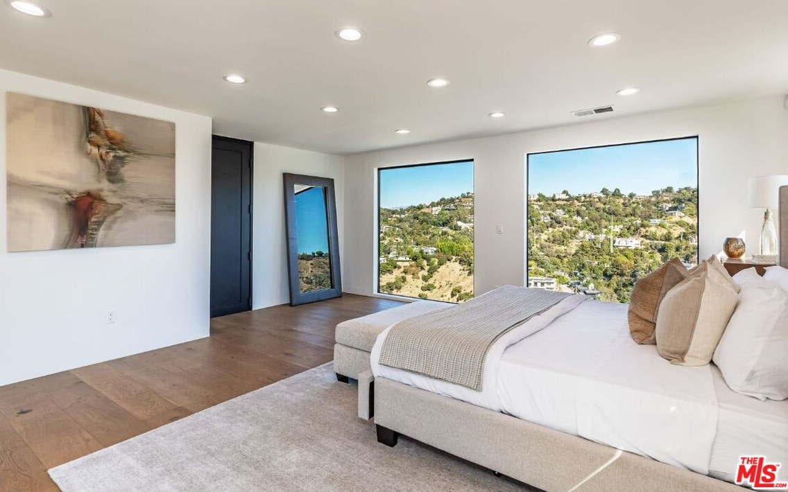 7541 Hermes Dr, Los Angeles CA  90046-1713 exterior