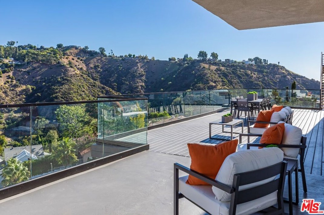 7541 Hermes Dr, Los Angeles CA  90046-1713 exterior