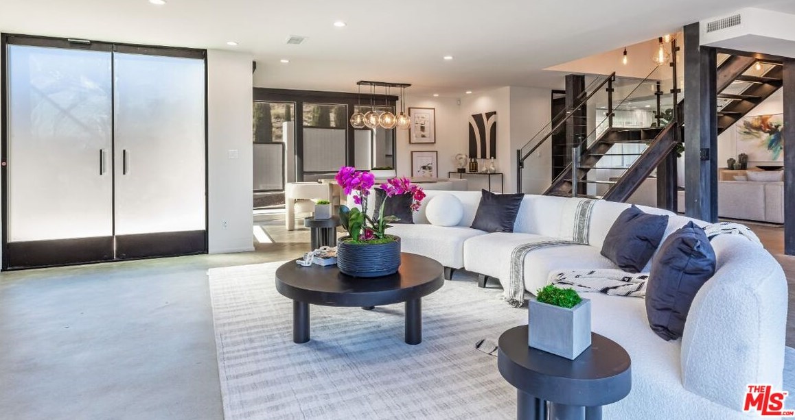 7541 Hermes Dr, Los Angeles CA  90046-1713 exterior
