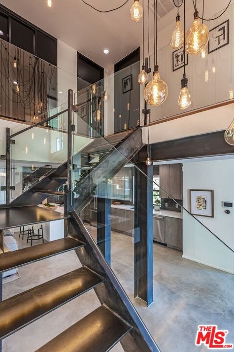 7541 Hermes Dr, Los Angeles CA  90046-1713 exterior